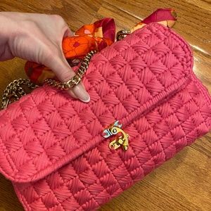 Handmade bag in very colorful pink color, the camera does not transmit color